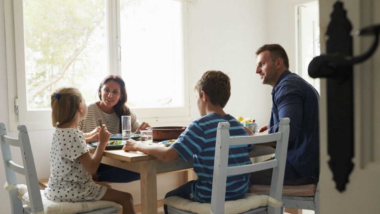 Proponen la reducción de jornada por cuidar a los hijos en cuarentena