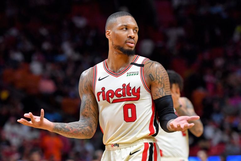 Lillard, segundo jugador de la NBA en anotar 60 o más puntos en tres partidos de una temporada