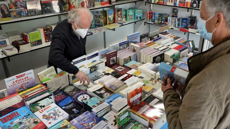 El ministro de Cultura convocará una Mesa del Libro en respuesta al sector