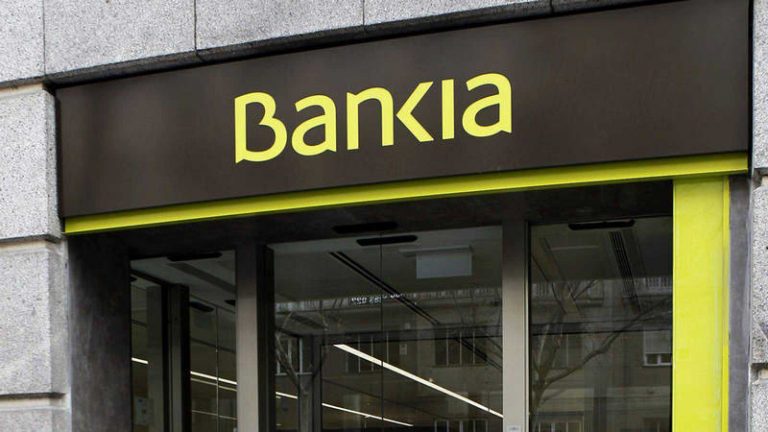 Bankia se dispara un 32,88% y CaixaBank un 12,37% tras anunciar su fusión