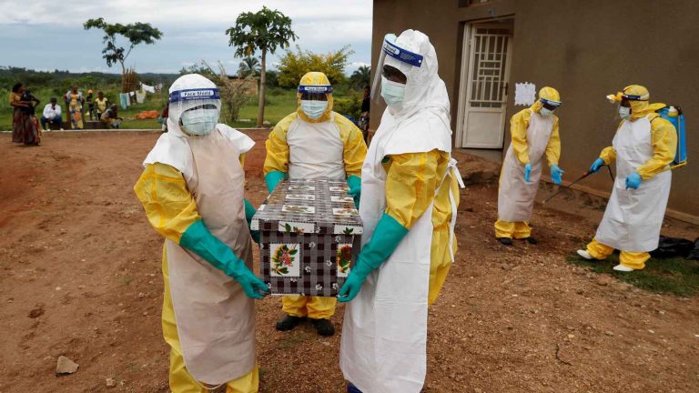 MSF alertó que detectaron más de 100 casos de ébola y casi 50 muertos en el Congo