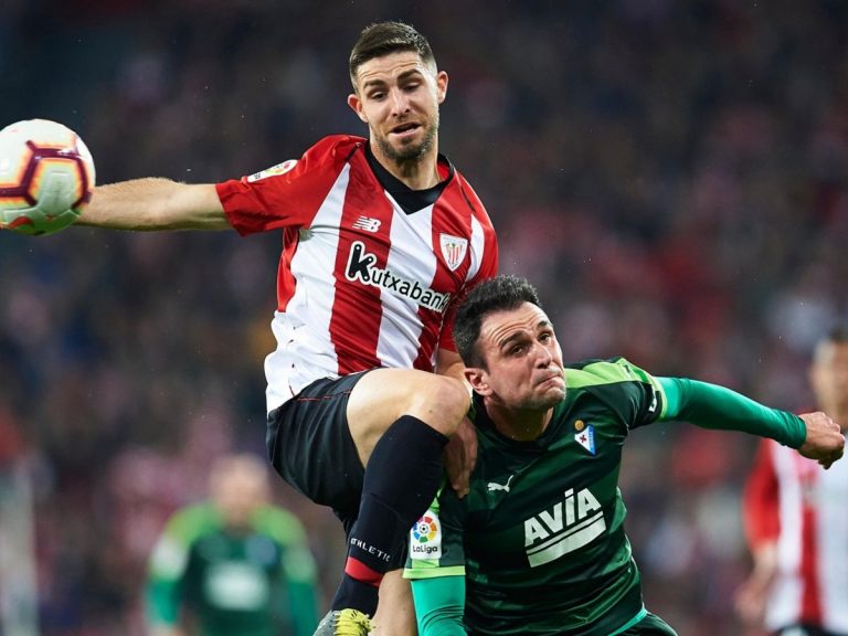 Eibar y Celta buscan oxígeno ante Athletic y Valladolid