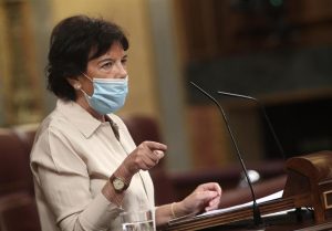 El PP denuncia la "ineptitud" de Celaá y la ministra les tacha de "antidemocráticos y desleales"