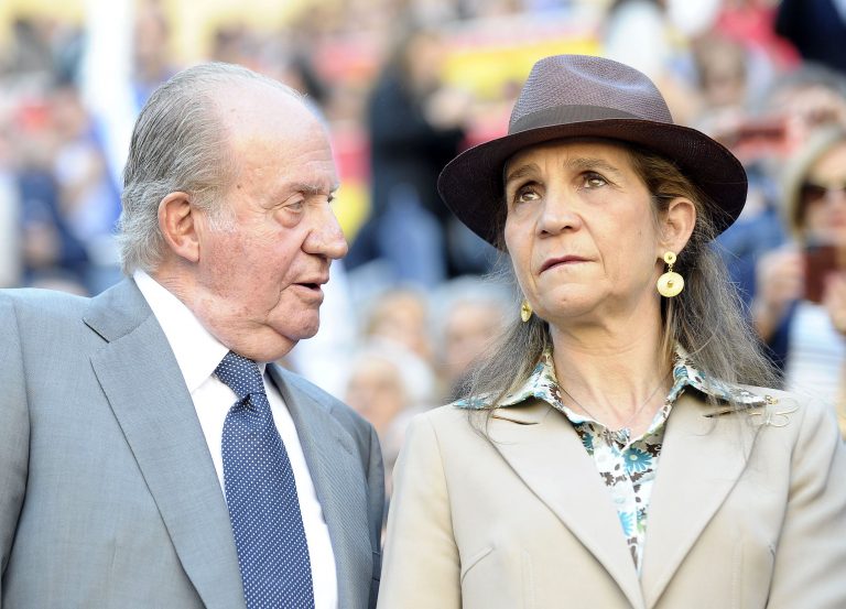 La Infanta Elena da por finalizado su verano más complicado y vuelve a la capital