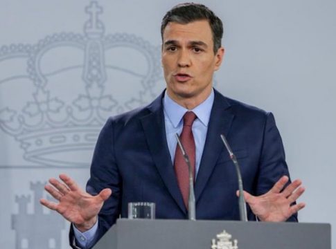 Sánchez admite que el PIB caerá 