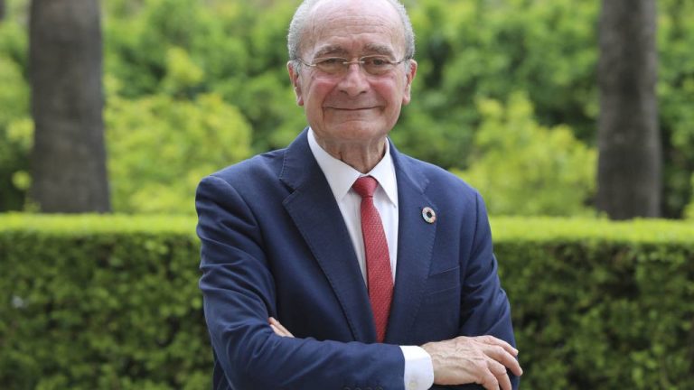 El alcalde de Málaga insiste en que la lucha contra COVID 