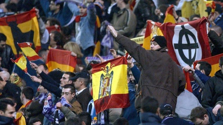 ¿Son fachas los fans del fútbol? La novia de este futbolista crea polémica
