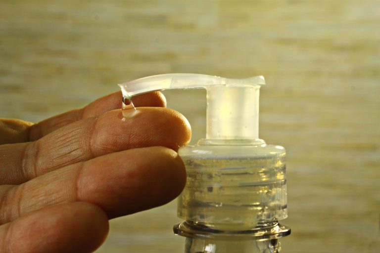 La clave para saber cuándo debes echarte gel hidroalcohólico