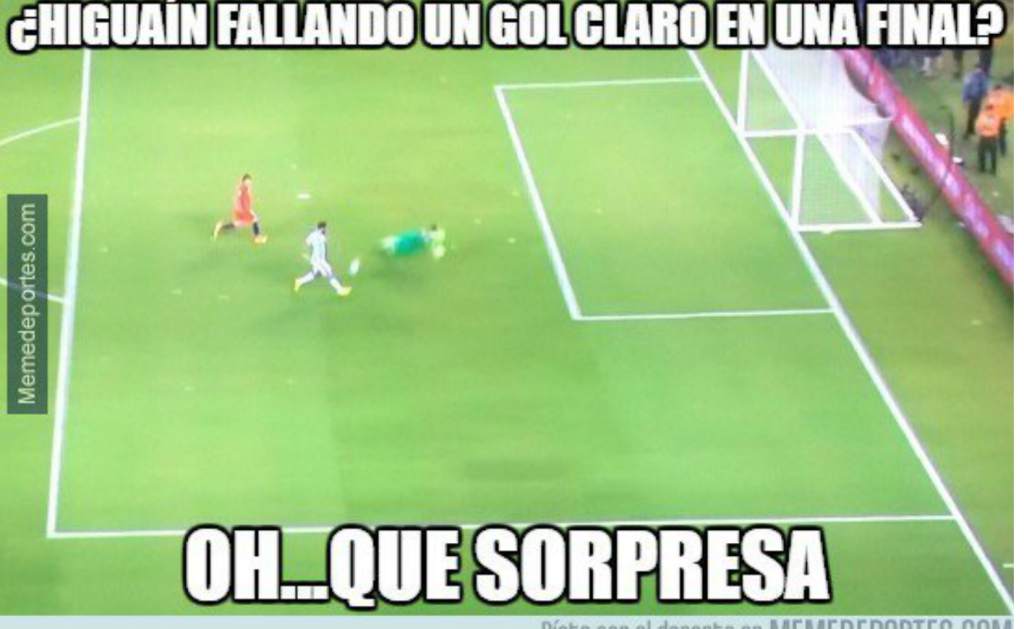 El compañero de Cristiano en la Juve fallando un gol