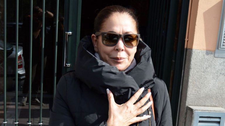 Isabel Pantoja, rota de dolor, habla como nunca de la muerte de Paquirri