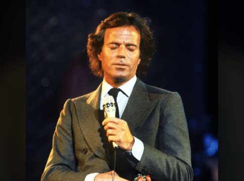 julio-iglesias julio-iglesias