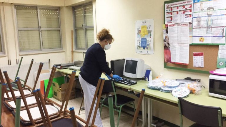 País Vasco fija servicios mínimos en Educación del 100% en limpieza