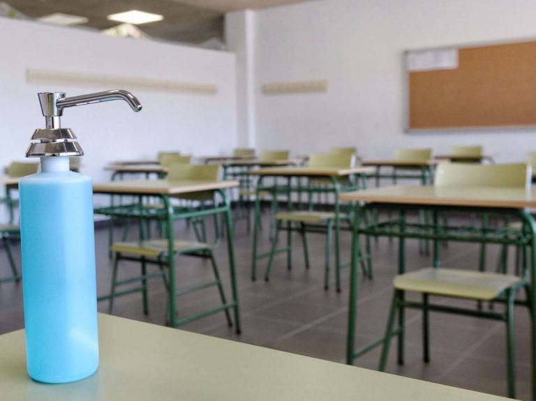 Virólogo confía en que pueda haber una 'vuelta al cole' segura