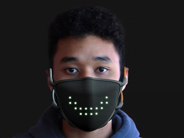 La mascarilla con luz led para sonreír y otras mascarillas tecnológicas que han impresionado