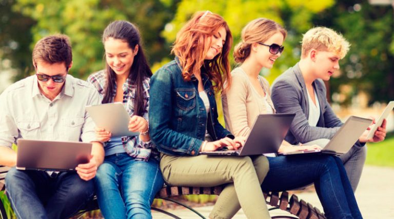 La UB invierte 2,3 millones en ordenadores y aulas