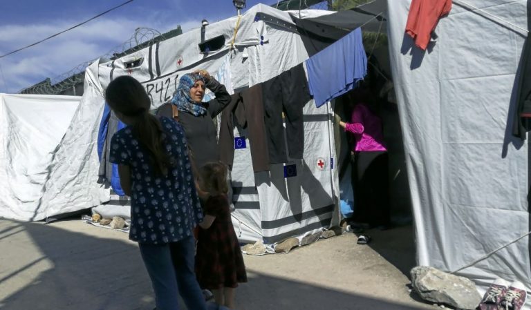 ONG piden a Pedro Sánchez que España se sume a los países que acojan refugiados del campo de Moria