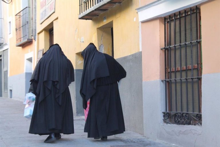 Un caso de Covid-19 hace confinar a las monjas del convento de Santa Paula de Sevilla