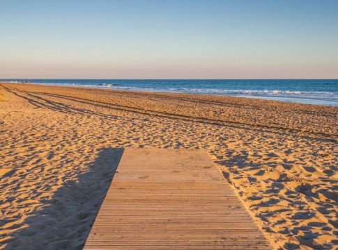 muere-hombre-77-anos-ahogado-playa-gava-(barcelona) Muere un hombre de 77 años ahogado en la playa de Gavà (Barcelona)