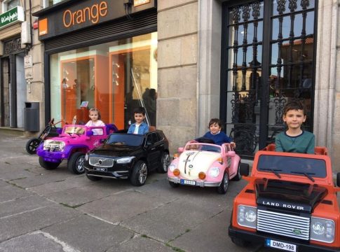 niños en coches electricos niños en coches electricos