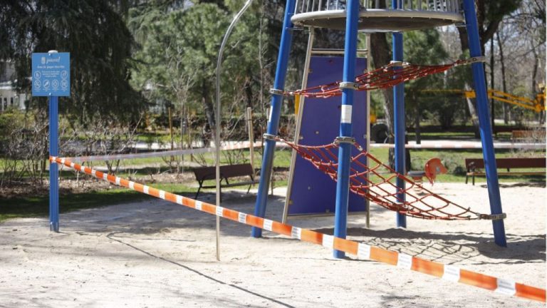 Ayuso defiende el cierre de parques en las zonas restringidas para evitar