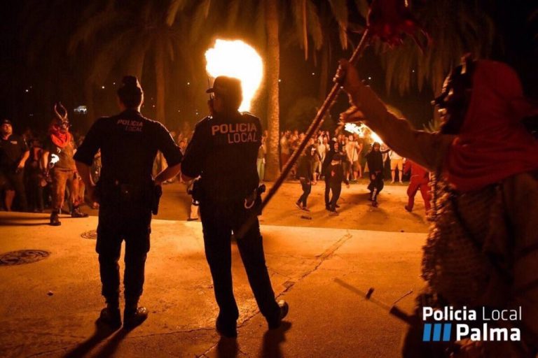 Baleares cierra parques infantiles y prohíbe verbenas para aplanar la curva del Covid