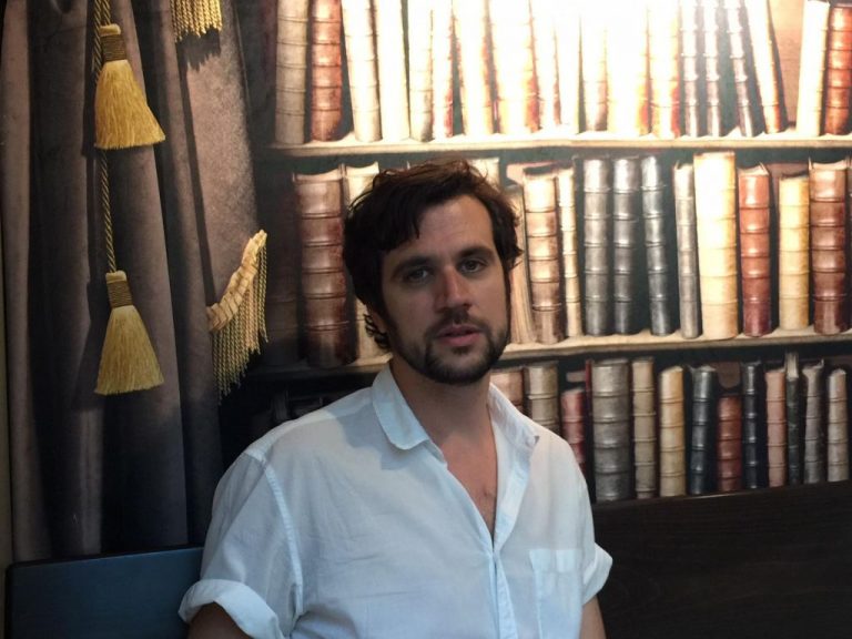 Pau Luque gana el 48º Anagrama de ensayo por 'Las cosas como son y otras fantasías'