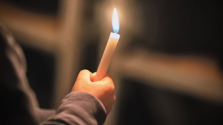 Piden 8 años de cárcel para un sacerdote y profesor por abusar reiteradamente de una alumna