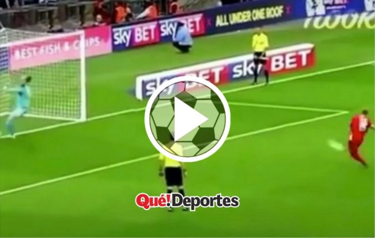 Portero para penalti haciendo un alto de 360º ¡Un animal!