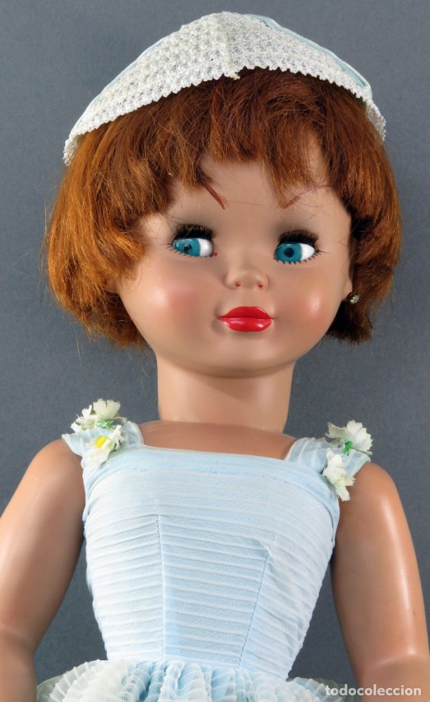 Detalles en las muñecas predecesoras a Nancy.