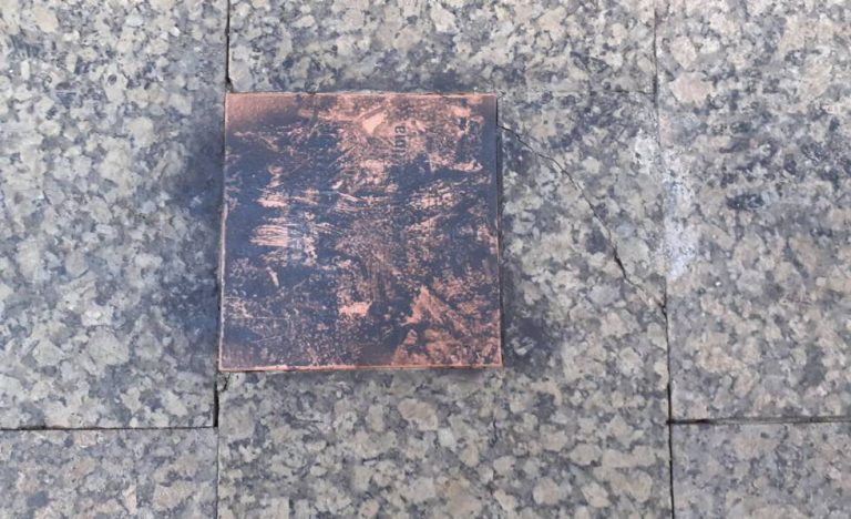 Vuelven a atacar en Donosti una placa en recuerdo de Gregorio Ordóñez, asesinado por ETA