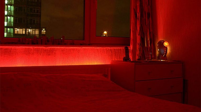 La Policía libera a un hombre obligado a prostituirse en pisos de citas en Zaragoza y San Sebastián