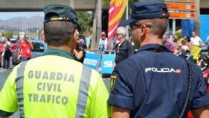 Policías y GC censuran a Sánchez por obviar sus suicidios y "arrodillarse" ante el de un etarra