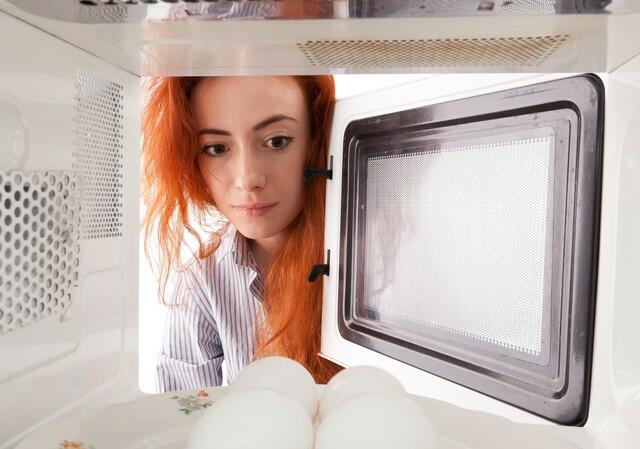 Estos alimentos JAMÁS deberías meterlos en el microondas