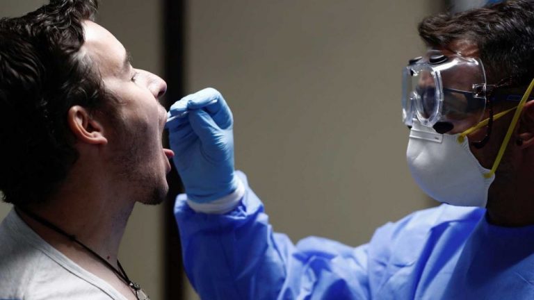 Sanidad notifica 11.289 nuevos casos de Covid-19 y 517 muertes en la última semana