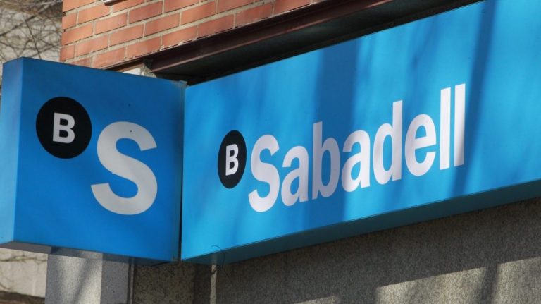 Banco Sabadell abre el proceso de adhesión a su plan de reestructuración