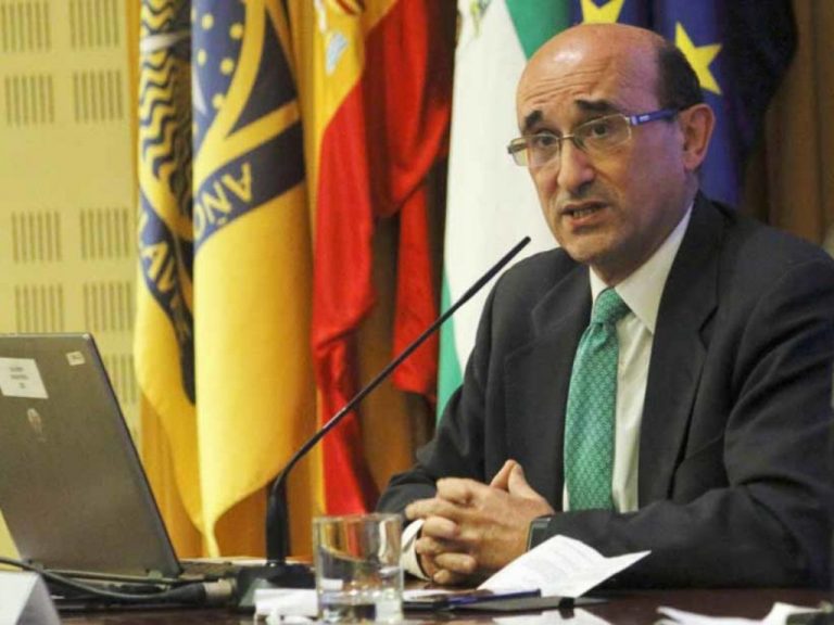 Fiscales afean a Delgado que no renueve al teniente fiscal del Supremo
