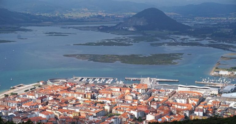 Santoña abre una bolsa de trabajo para peones de vías públicas: solo el certificado de escolaridad