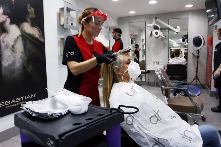 Una de cada tres peluquerías se encuentra al borde del cierre