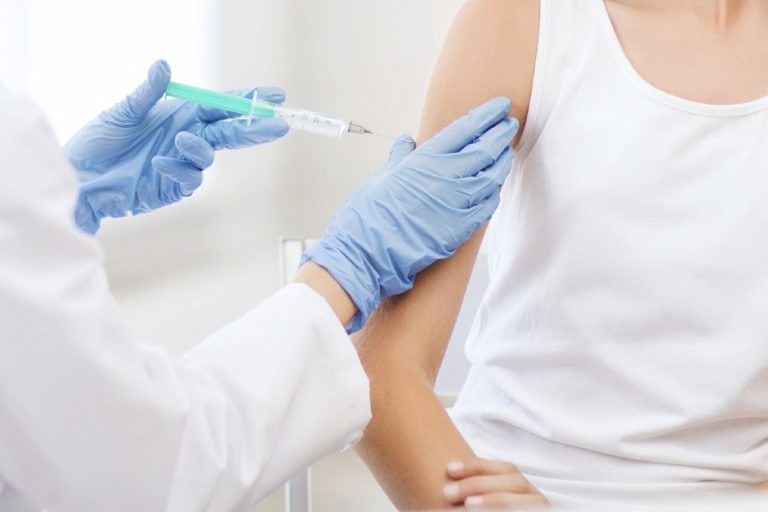 Andalucía potenciará este otoño la vacunación de la gripe entre menores