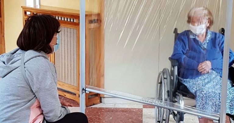 En el Centro de Mayores La Granadilla de Badajoz reclaman más días de visita