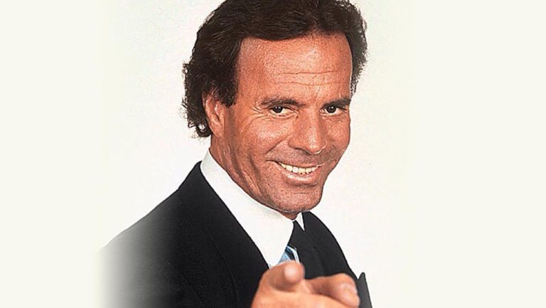 La respuesta de Julio Iglesias a los que pensaban que estaba con una 'pata' en el otro barrio