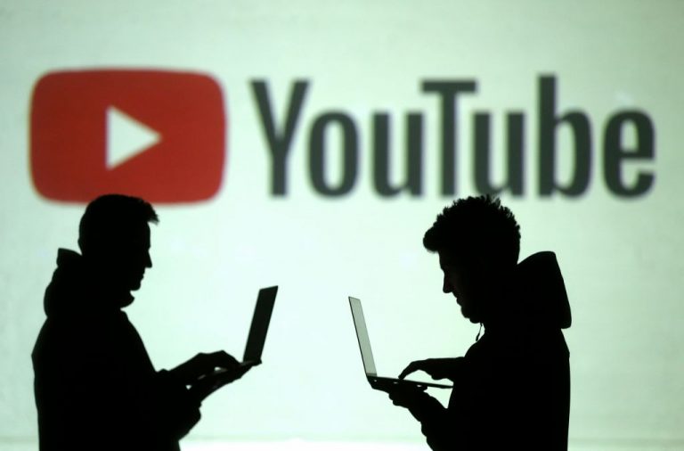 YouTube recupera humanos como moderadores, ya que los algoritmos eliminan vídeos en exceso