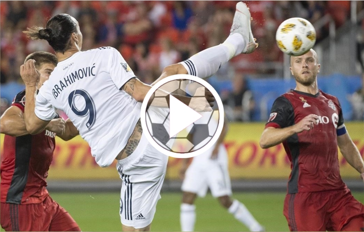 Zlatan Ibrahimović se contorsiona para un golazo imposible de imitar