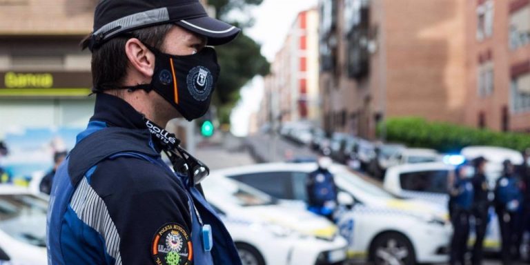 Cuatro detenidos en una fiesta por agredir a otros tantos policías municipales