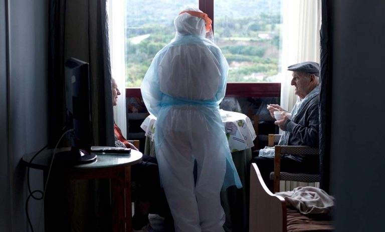 Usuarios de residencias gallegas contagiados ascienden a 392