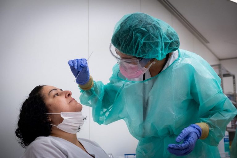 Canarias registra 64 nuevos positivos y dos muertes en Tenerife