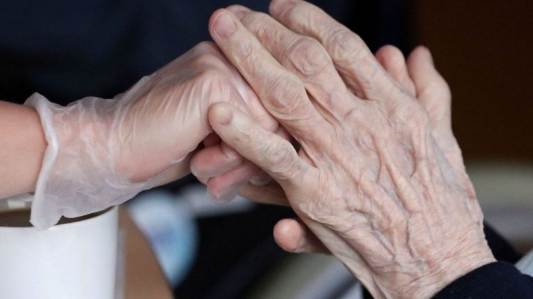 Residencias andaluzas con positivos se duplica en nueve días con 93 centros afectados