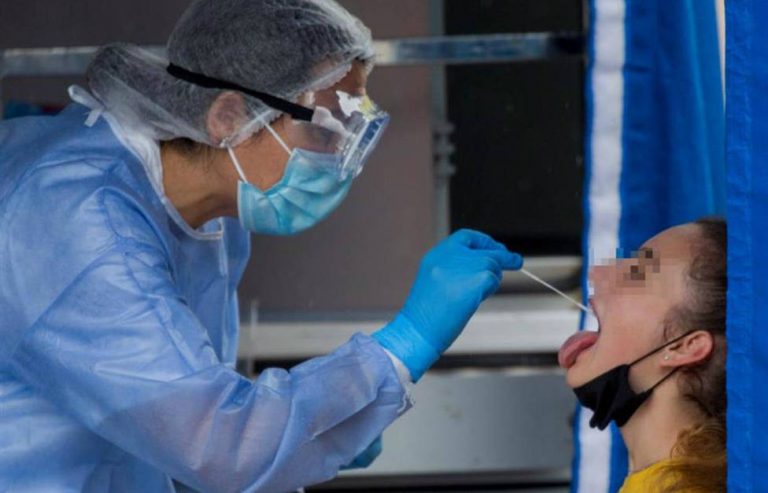 Andalucía registra 2.577 casos, la peor cifra de la segunda ola, y nueve muertes