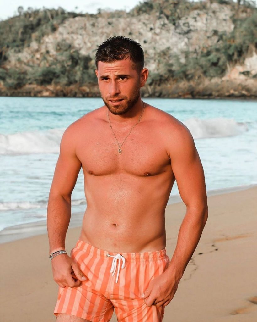 Tom Brusse siempre le ha gustado mostrar su cuerpo en las redes sociales. ¿Qué opinas sobre este hombre?