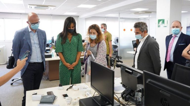 Madrid quiere extender el servicio de teleasistencia a 90.000 mayores más